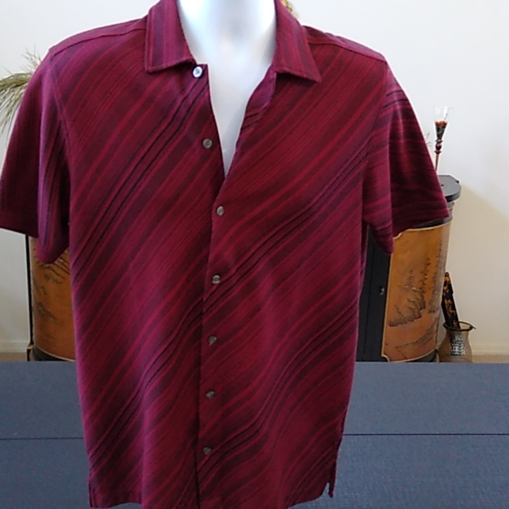 Kenneth Cole, short sleeve button down. Great cond